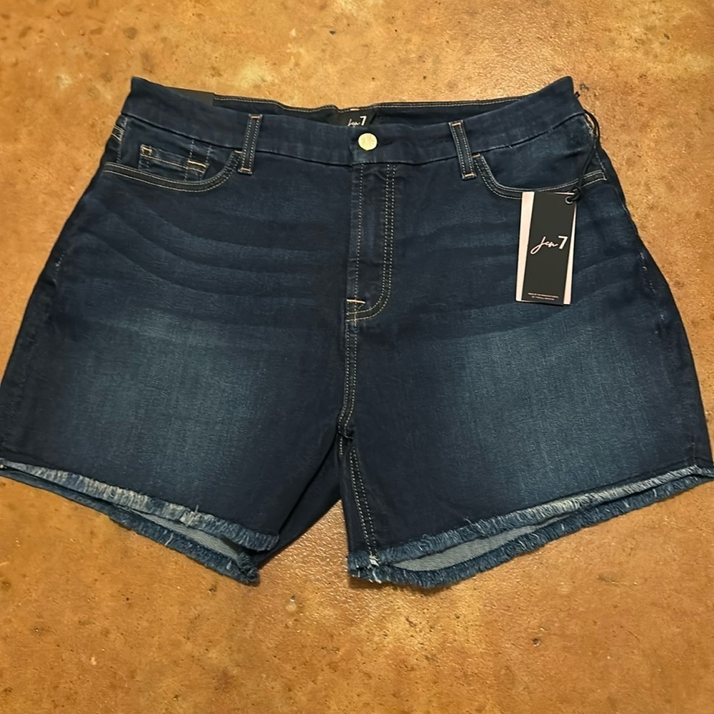 NWT Jen 7 short. Varying sizes.